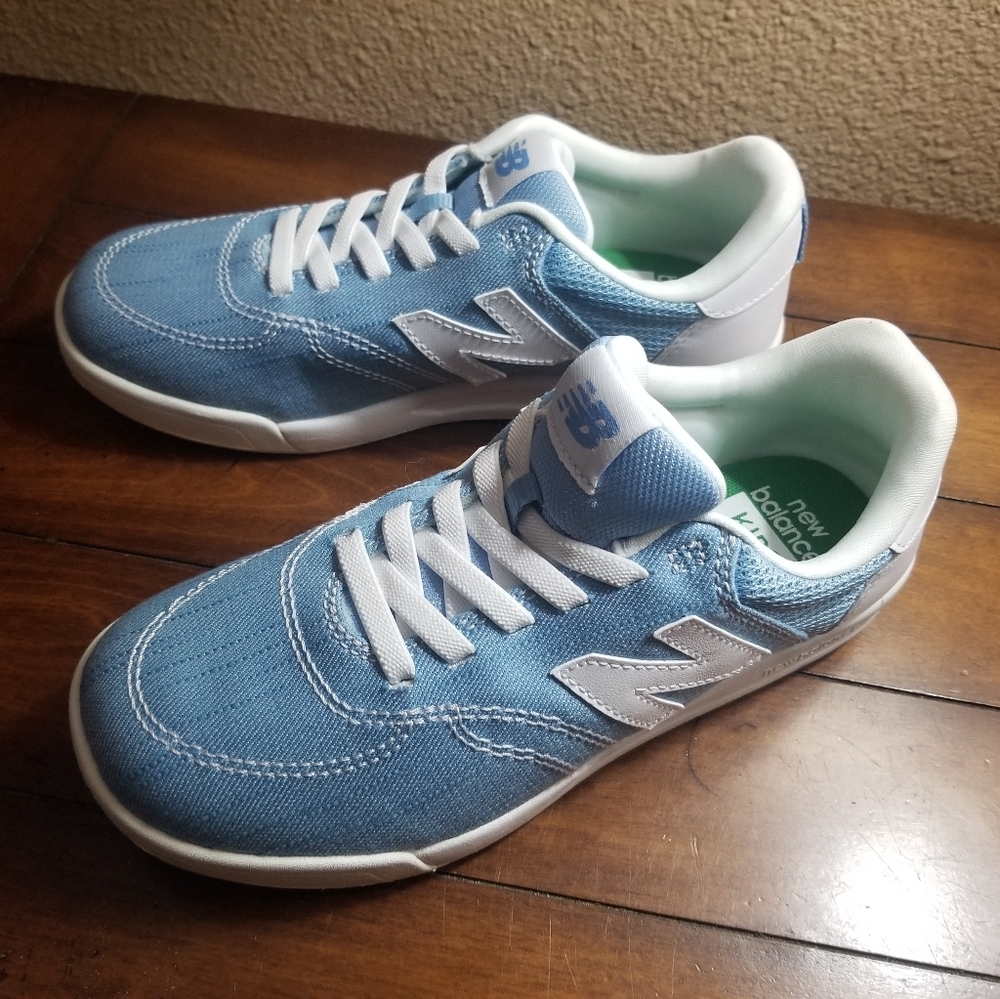 New Balance Kids Jean Sneaker. Size 3Y.